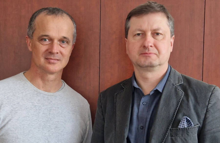 Fotografia na której widoczne są dwie osoby