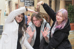 Uczestnicy programu „From Tradition to Innovation: Vernacular Solutions for an Inclusive, Accessible and Sustainable Architecture” z Wydziału Architektury PB: Wiktoria Wysocka, Emilia Sadowska, Konrad Rydz-Niczyporuk. Autor zdjęcia: Emilia Sadowska